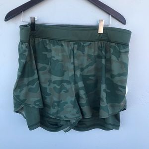Danskin short camuflaje size XL